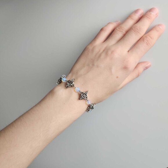 Silver star and blue opalites chainmail bracelet - Picture 11 of 11